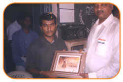 Mr. N Bitra Receiving A memento from Pinnamaneni Venkateswara Rao, Minister Technical Education, on the occasion of 56th Independence Day (15th August 2003). Bitra Net Pvt. Ltd., has donated two letest configuration computers to a School located in Puttagunta (Krishna Dist, Andhra Pradesh) Mr. N Bitra Receiving A memento from Pinnamaneni Venkateswara Rao, Minister Technical Education, on the occasion of 56th Independence Day (15th August 2003). Bitra Net Pvt. Ltd., has donated two letest configuration computers to a School located in Puttagunta (Krishna Dist, Andhra Pradesh)